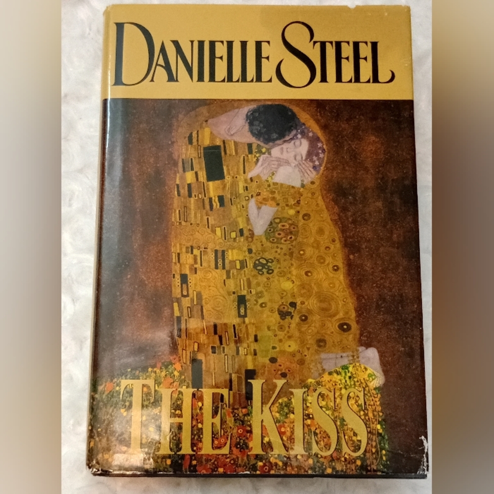 Danielle Steel Book The Kiss